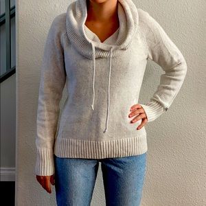 COLUMBIA Sweater Medium funnel neck off white